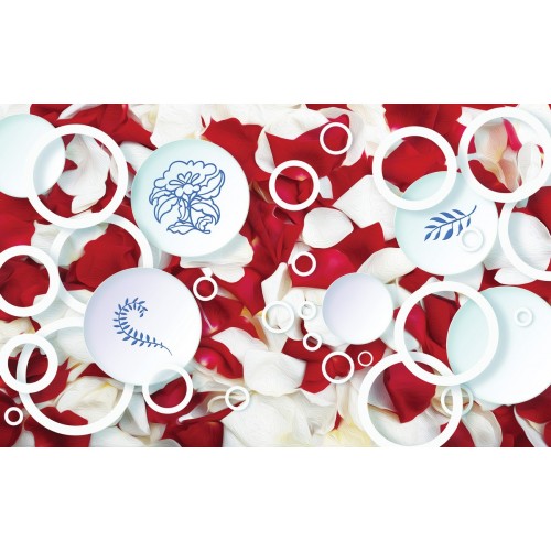 Фреска Расписные шары в лепестках роз