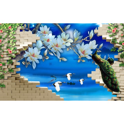 Царская птица в цветущем саду